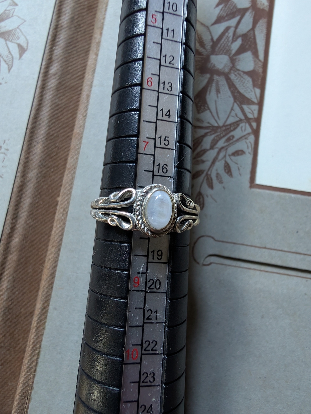 925 Sterling Silver Moonstone Ring with ornate swirls size 8